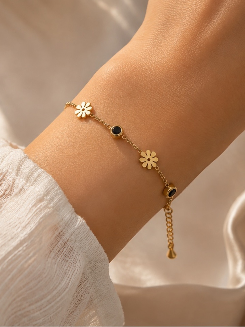 New! Double Sided Back and White Flower Bracelet

18K Gold Stainless Steel